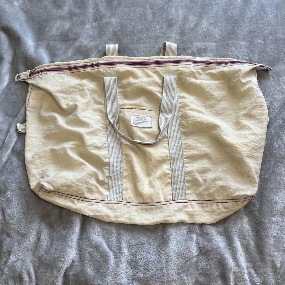 Nike Large Duffel Gym‎ Travel Tote Bag Beige Gray Purple Zip Top Logo Patch Gear